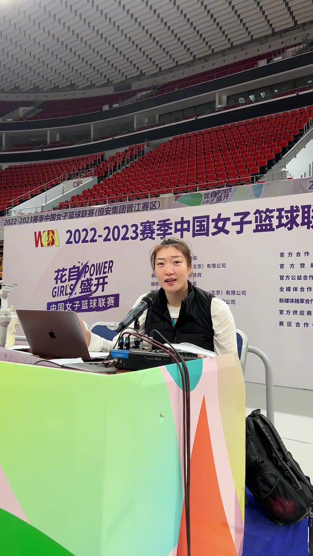 可爱哈！轮休的李梦化身